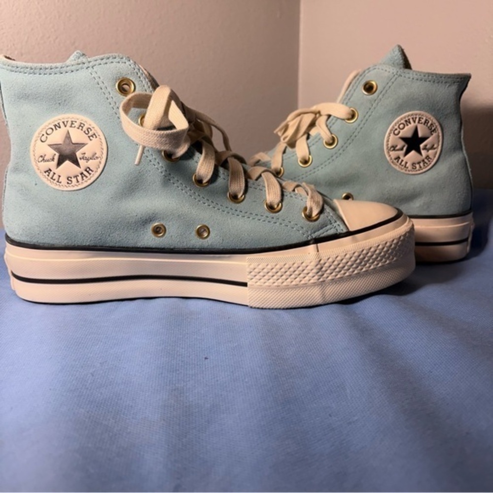 Chuck Taylor All-Star platform high-top sneakers blue suede, like new! Size 8